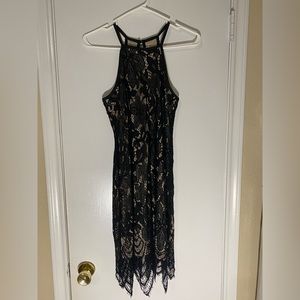 Sleeveless Black/Nude Lace Cocktail Dress. Size: M